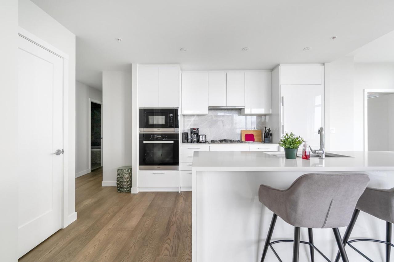 Urban Oasis: Stylish Apartment Retreat At Ubc فانكوفر المظهر الخارجي الصورة