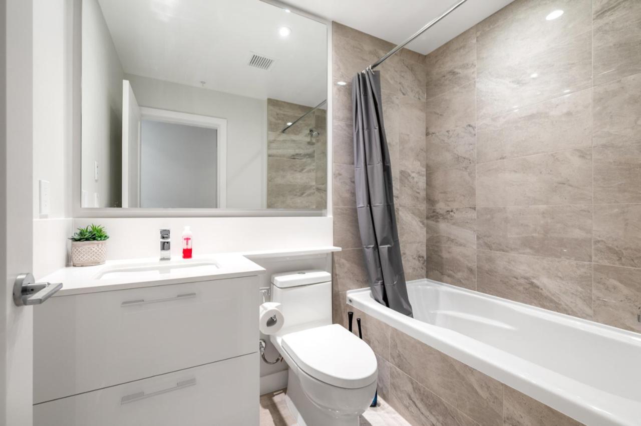 Urban Oasis: Stylish Apartment Retreat At Ubc فانكوفر المظهر الخارجي الصورة